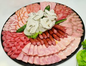 高級ハムとソーセージを使った家族向けおすすめレシピは？